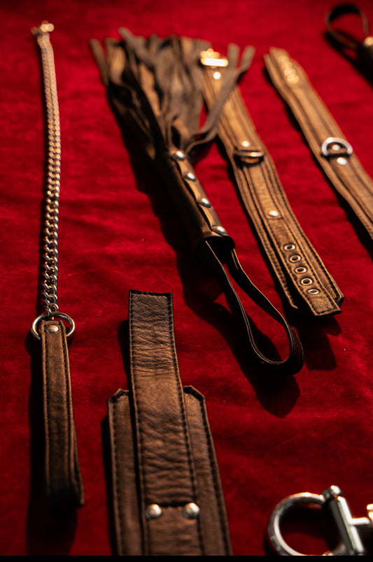 LEATHER SET — NOIR 01