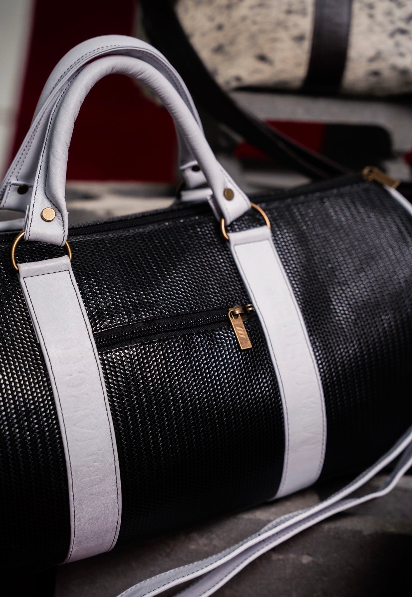 DUFFLE — BLACK & WHITE